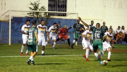 Guarani (verde), venceu por 2 a 0 a revelação da competição, Atlético Maneiro (branco). Foto: MANOEL MESSIAS/Agência