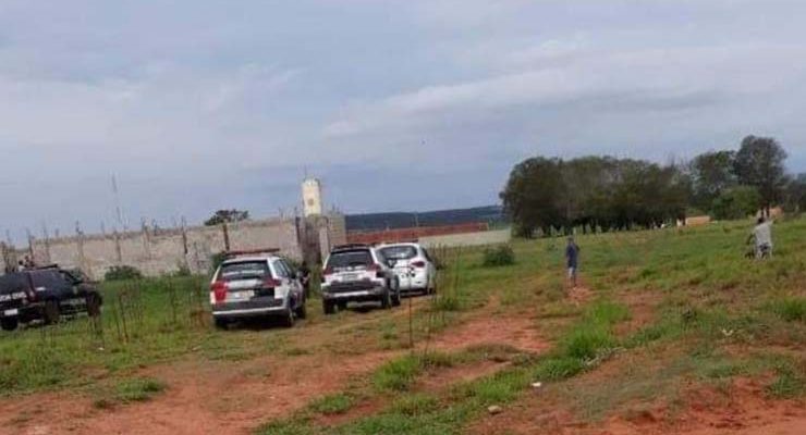 Polícia encontrou corpo em uma quadra de esporte em construção em Mineiros do Tietê — Foto: Arquivo pessoal.