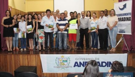 Formados novos profissionais de Corte e Costura, Marcenaria Artesanal e Modelagem. Foto: Secom/Prefeitura
