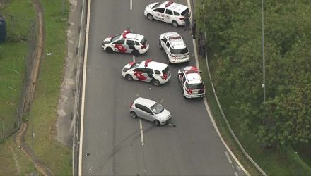 Homem morreu após troca de tiros com policiais militares na manhã desta quinta-feira (7) no Rodoanel Mário Covas — Foto: Reprodução/TV Globo.
