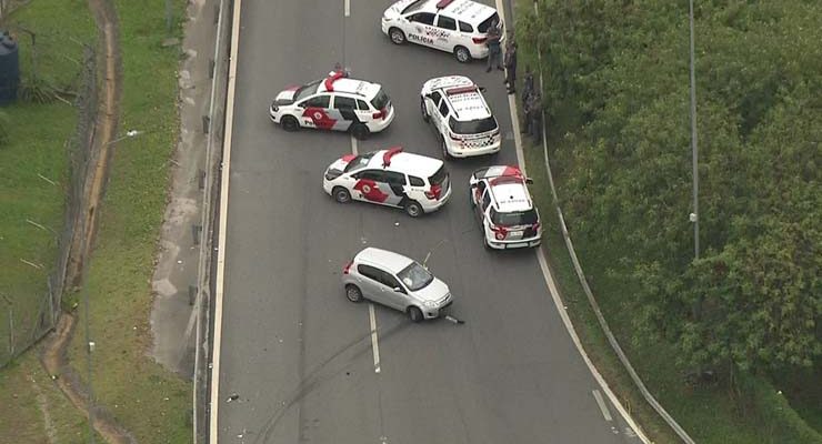 Homem morreu após troca de tiros com policiais militares na manhã desta quinta-feira (7) no Rodoanel Mário Covas — Foto: Reprodução/TV Globo.