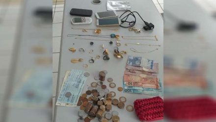 Homem é preso suspeito de furtar joias e celulares de casa em Marília — Foto: Polícia Militar/Divulgação.
