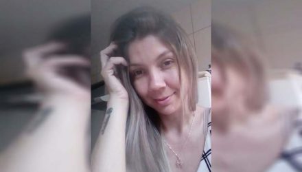 Mulher foi assassinada a tiros na frente da Santa Casa de Bariri — Foto: Facebook/Reprodução.