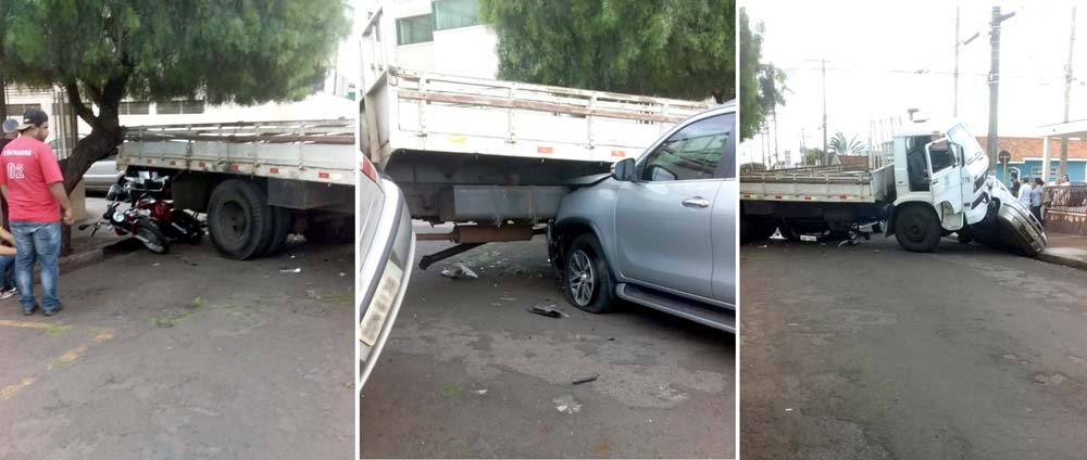 Duas motos e dois veículos acabaram atingidos no acidente envolvendo o caminhão da prefeitura de Ourinhos — Foto: Arquivo pessoal