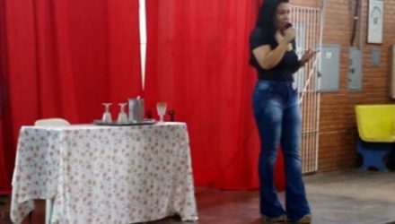 Policial Civil da DDM Adriana foi a responsável por ministrar a palestra de prevenção de abuso sexual em crianças e adolescentes. Foto: DIVULGAÇÃO/Arquivo Pessoal