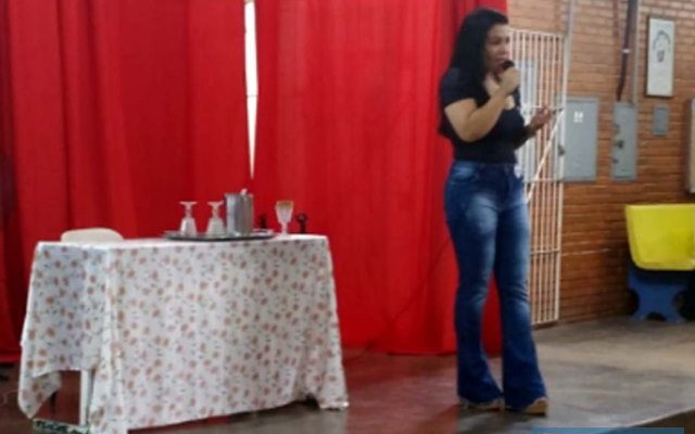 Policial Civil da DDM Adriana foi a responsável por ministrar a palestra de prevenção de abuso sexual em crianças e adolescentes. Foto: DIVULGAÇÃO/Arquivo Pessoal