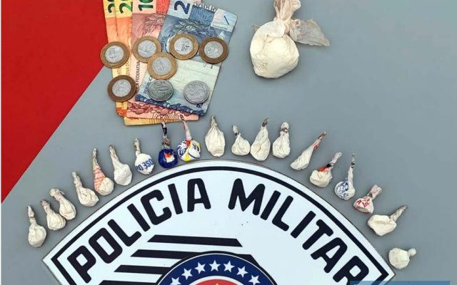 Acusado foi preso e foram apreendidos 19 porções de cocaína, e um torrão maior ainda não fracionado, pesando 13 gramas. Fotos: MANOEL MESSIAS/Agência