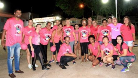 Super aula de zumba agitou a noite de sexta em alusão ao Outubro Rosa. Foto: Secom/Prefeitura