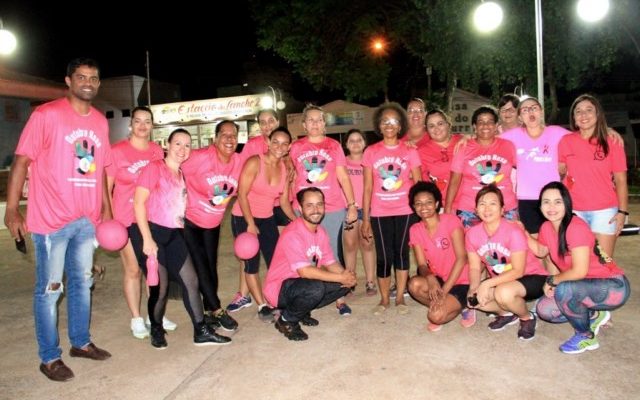 Super aula de zumba agitou a noite de sexta em alusão ao Outubro Rosa. Foto: Secom/Prefeitura