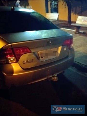 Acusados estavam a bordo do Honda Civic, na cor prata, com placa de Presidente Prudente/SP. Foto: DIVULGAÇÃO/PM