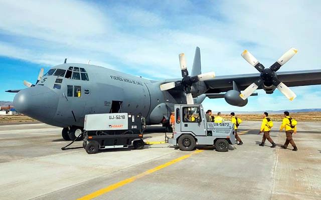 Foto de arquivo mostra um C-130 Hércules, modelo semelhante ao avião da Força Aérea do Chile que desapareceu na segunda-feira — Foto: Divulgação/ Fuerza Aérea de Chile