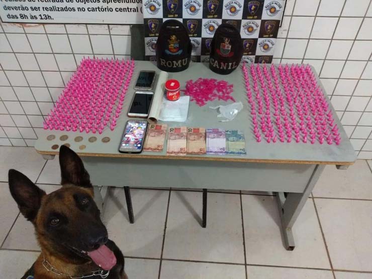 Drogas foram apreendidas e duas pessoas foram presas em Tatuí (SP) — Foto: Polícia Militar/Divulgação.