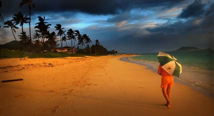 Praia de Lanikai, na ilha de Kailua, no Havaí — Foto: Lucy Pemoni/Reuters.