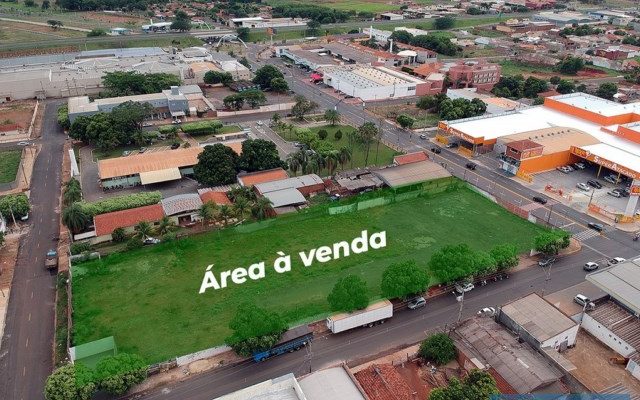 O terreno está localizado em frente à Avenida Guanabara, esquina com Aquidauana indo até a Rua Acácio e Silva. Foto: Secom/Prefeitura