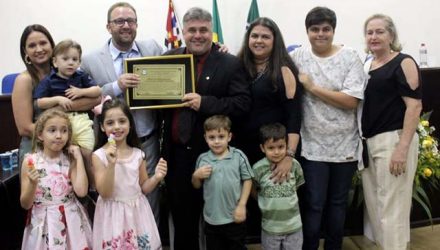 Sebastião Sérgio em momento família ao lado do vereador propositor. Foto: DIVULGAÇÃO