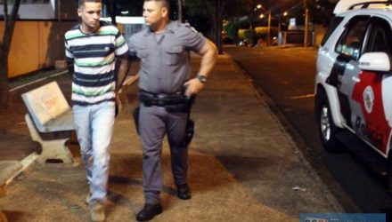 O pintor Mateus Viana Topazzo, 25 anos, foi flagrado com o tijolo de maconha escondido na cueca. Foto: MANOEL MESSIAS/Agência