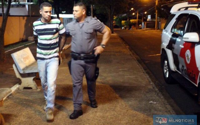 O pintor Mateus Viana Topazzo, 25 anos, foi flagrado com o tijolo de maconha escondido na cueca. Foto: MANOEL MESSIAS/Agência