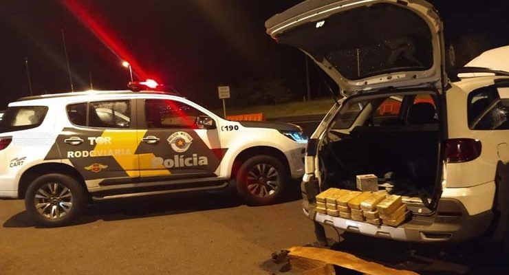 Cocaína foi apreendida em Marabá Paulista — Foto: Polícia Rodoviária.