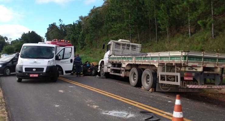 Acidente entre carro e caminhão deixa quatro mortos em vicinal — Foto: Arquivo Pessoal/Divulgação.