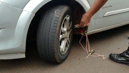 Casal é preso com 64 tabletes de maconha na caixa de ar do carro em Florínea — Foto: Divulgação/Polícia Rodoviária.