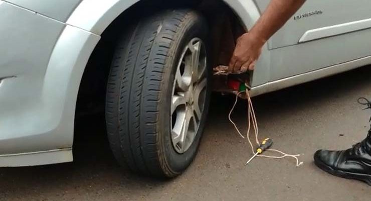 Casal é preso com 64 tabletes de maconha na caixa de ar do carro em Florínea — Foto: Divulgação/Polícia Rodoviária.