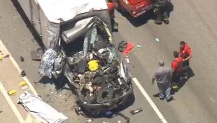 Duas pessoas morrem em acidente na Marginal Tietê — Foto: Reprodução/TV Globo.
