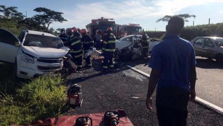 Acidente de trânsito envolveu dois veículos . Fotos de Internauta