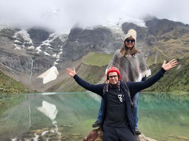 Danilo Pereira de Oliveira Alencar, de 30 anos, e a namorada, Mariana Pires Veiga Martins, de 28 anos, voltavam de visita a região de Ica e Paracas no Peru quando ocorreu o acidente com o ônibus em que estavam e que provocou a morte de 16 pessoas — Foto: Danilo Pereira de Oliveira Alencar/Arquivo Pessoal.