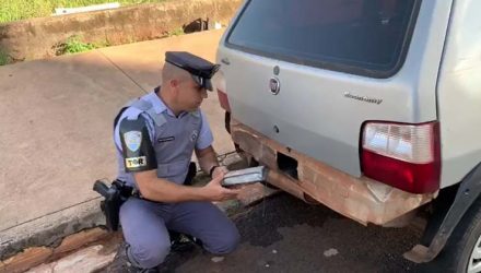 PM mostra fundo falso onde estavam tijolos de crack apreendidos em Ribeirão Preto — Foto: Polícia Militar/Divulgação.