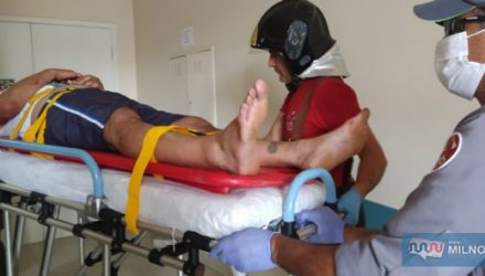 Comerciante sofreu escoriações e contusões pelo corpo, sendo socorrido pelos bombeiros até a UPA, permanecendo em observação. Foto: MANOEL MESSIAS/Agência