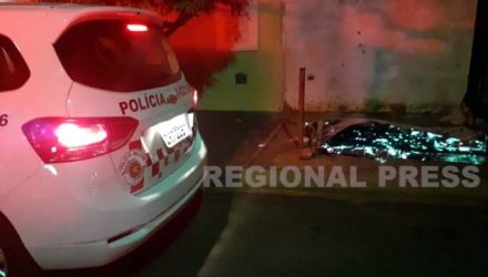 Um homem morreu e o outro foi ferido a tiros em Araçatuba. Foto: RP10