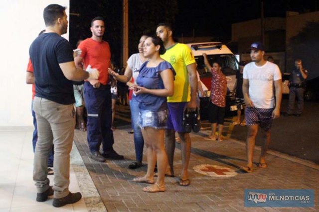 Parentes e amigos procuravam informações sobre os feridos na UPA. Foto: MANOEL MESSIAS/Mil Noticias