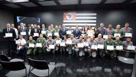 Foram homenageados 23 policiais militares, dez civis e dois técnico-científicos (Crédito: Governo do Estado)
