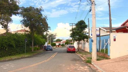 Rua onde suspeito tentou matar esposa e matou homem a facadas em Valinhos — Foto: Reprodução/EPTV.