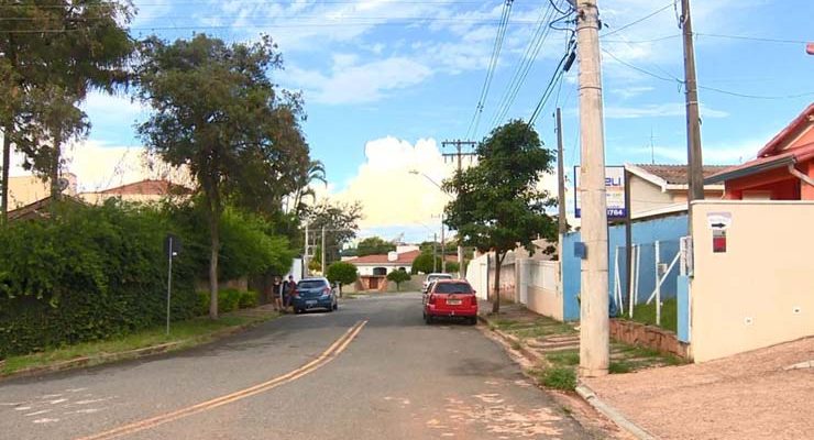 Rua onde suspeito tentou matar esposa e matou homem a facadas em Valinhos — Foto: Reprodução/EPTV.