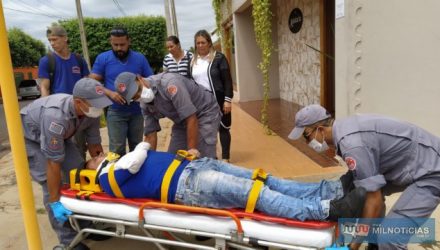 Funcionário da retífica sofreu escoriações pelo corpo e um corte na boca, além de contusões leves. Foto: MANOEL MESSIAS/Agência