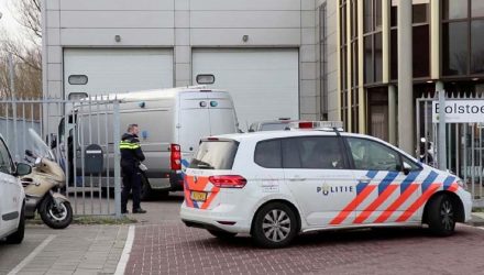 Imagem de edifício de escritórios para onde uma carta-bomba foi enviada, em Amsterdam, em 12 de fevereiro de 2020 — Foto: Lorenzo Derksen/Inter Visual Studio/Reuters.