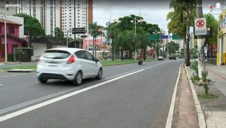 Tiros foram disparados em frente a um bar na Avenida Alberto Andaló — Foto: Reprodução/TV TEM