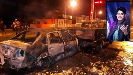 Carro de cantor sertanejo (detalhe),  pegou fogo após acidente — Foto: Divulgação/Informa Mais