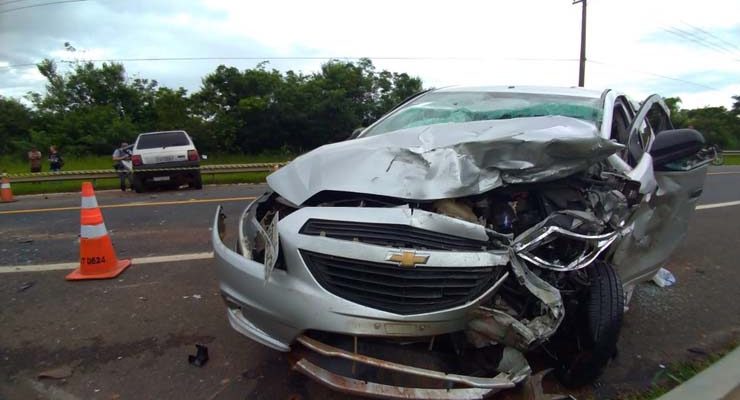 Colisão entre carros deixa morto e feridos na SP-352, em Itapira. — Foto: Itapira News.