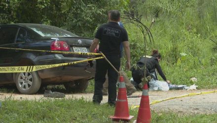 Polícia Civil encontra corpo em porta-mala de um carro na região da Fercal, no DF — Foto: TV Globo/Reprodução.