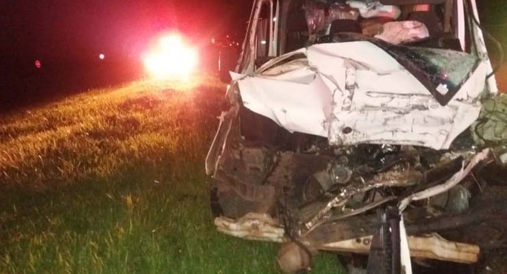 Motorista morreu após colisão com caminhão em Avaré (SP) — Foto: Corpo de Bombeiros/Divulgação.