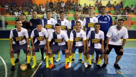 "Molecada" do ATC/Juventude (branco e azul), imprime em suas partidas um ritmo alucinante e com o tempo, vai se tornar uma das equipes mais fortes da modalidade. Fotos: MANOEL MESSIAS/Mil Noticias