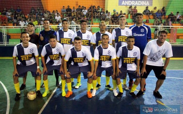 "Molecada" do ATC/Juventude (branco e azul), imprime em suas partidas um ritmo alucinante e com o tempo, vai se tornar uma das equipes mais fortes da modalidade. Fotos: MANOEL MESSIAS/Mil Noticias