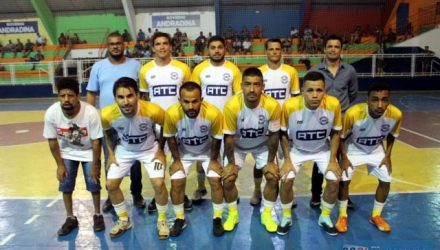 GRUB/ATC/Elzinha e o Garfo (branco e amarelo), esta classificado para as quartas-de-final do Futsal de Férias 2020. Fotos: MANOEL MESSIAS/Agência
