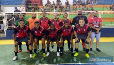 Equipe do Sano Antônio (vermelho e preto). precisou de muito toque de bola para vencer o adversário. Fotos: MANOEL MESSIAS/Mil Noticias