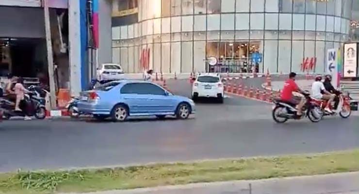 Soldado abre fogo contra dezenas de pessoas em shopping na Tailândia. Ao menos dez pessoas morreram. — Foto: NATTAYA NGANIEM/via REUTERS.