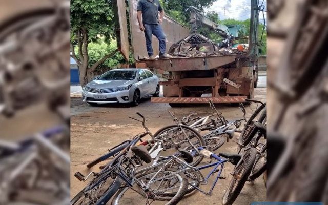 Entre os objetos e veículos doados estavam muitas bicicletas, uma moto, guitarra e máquinas elétricas. Foto: MANOEL MESSIAS/Agência
