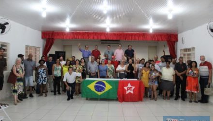 A nova diretoria do PT de Andradina tomou posse no último domingo diante de filiados e representantes de diretórios da região. Foto: DIVULGAÇÃO