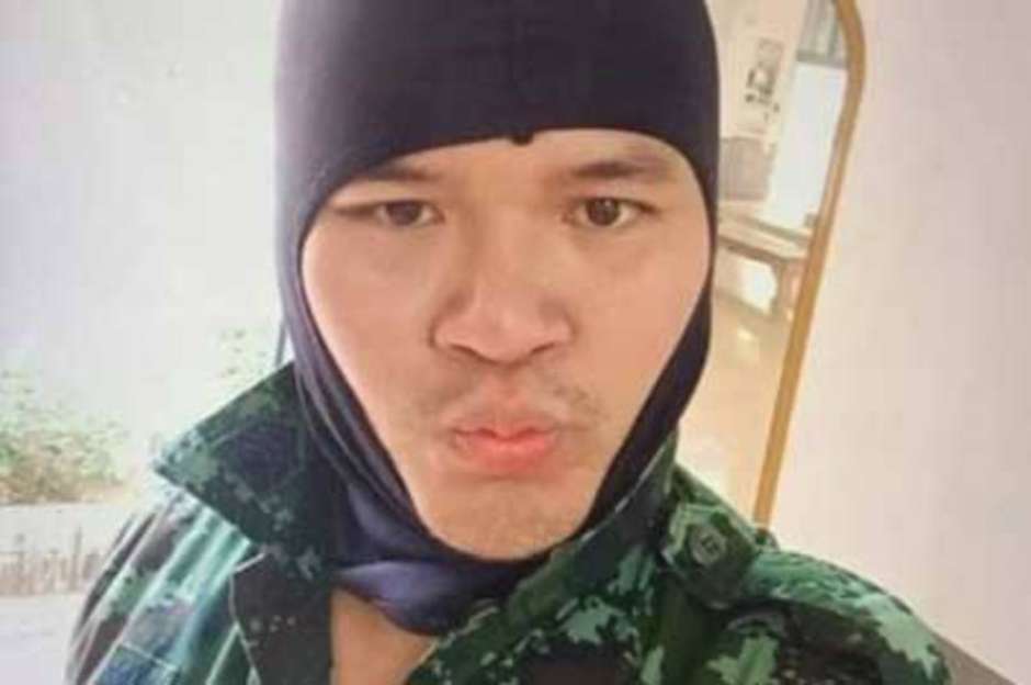 O soldado Jakrapanth Thomma é o principal suspeito de ter matado 12 pessoas na Tailândia e transmitido o crime através de suas redes sociais. Foto: Reprodução Facebook / Estadão Conteúdo